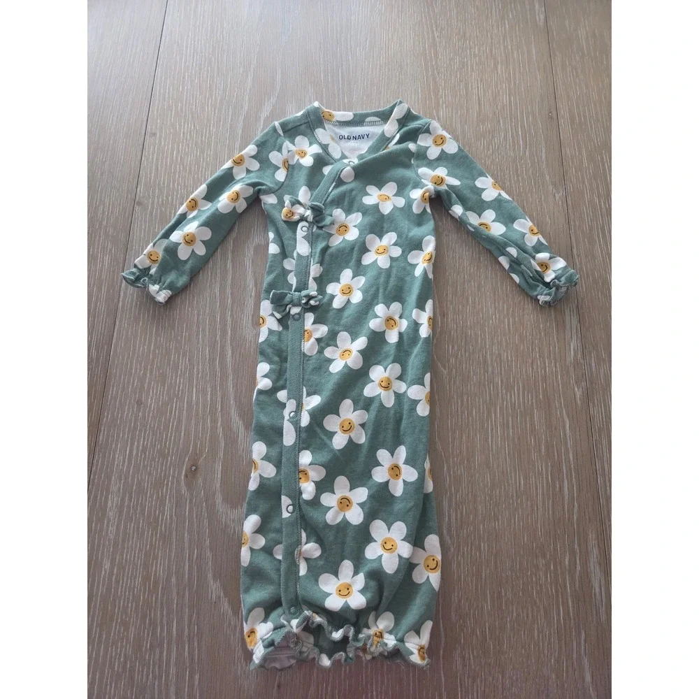 Old navy baby‎ gown 3-6 mos